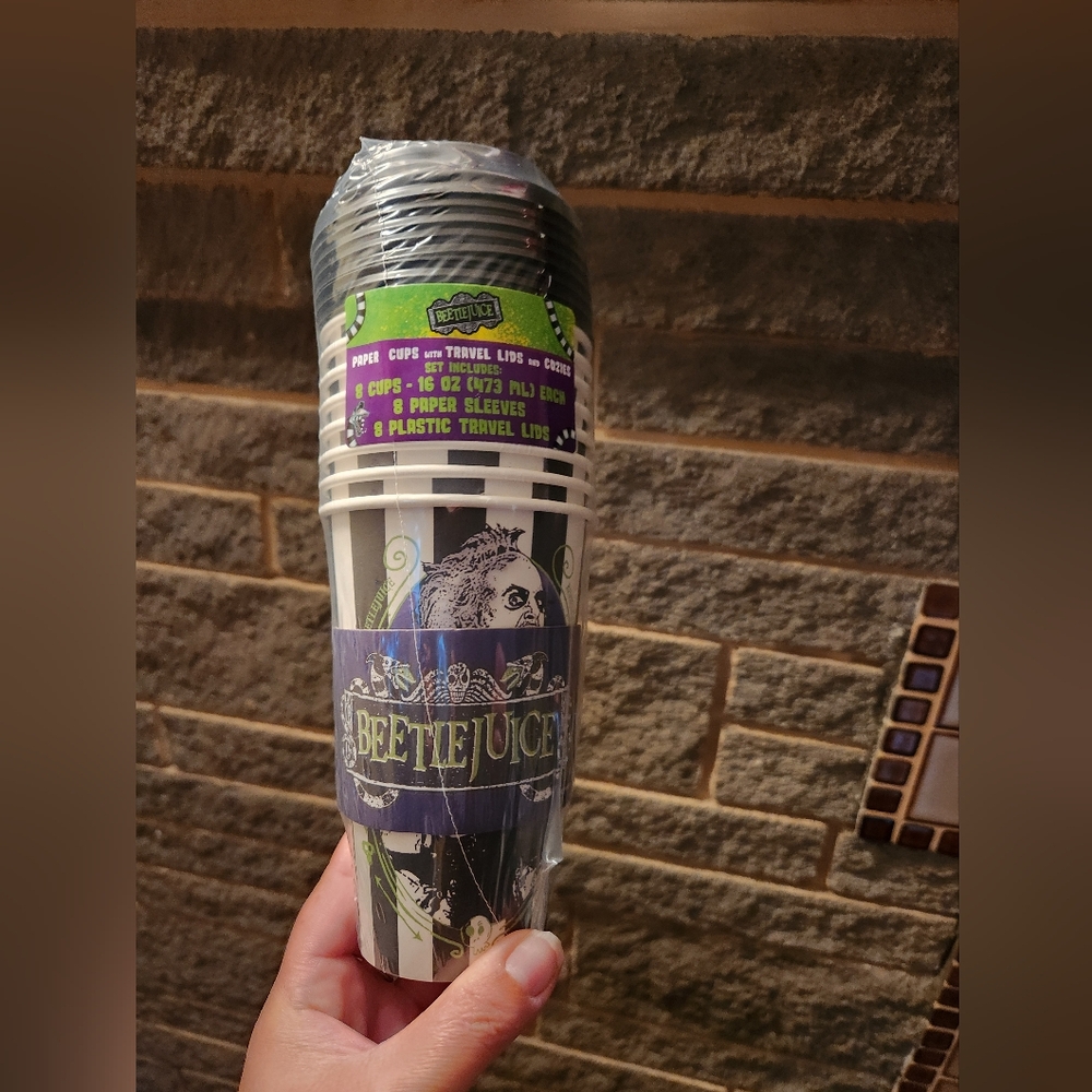 Beetlejuice paper travel cups with lids 16oz 8ct NEW